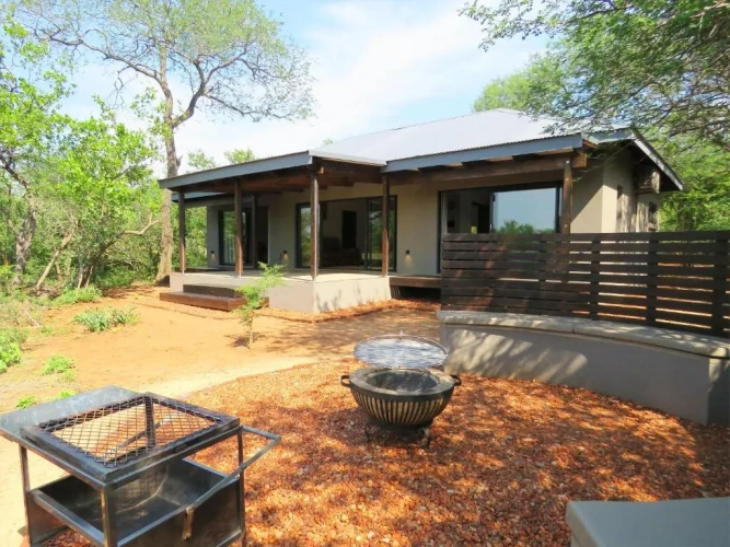 2 Bedrooms Villa