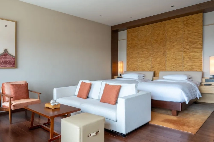 Deluxe Twin with Club Access room