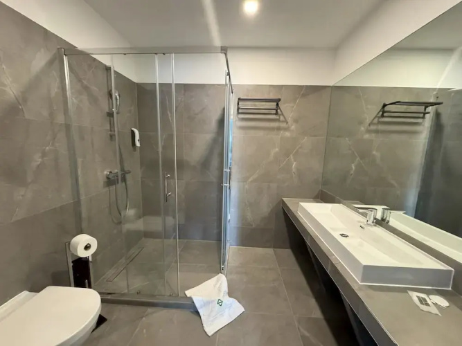 Promenaden Hotel