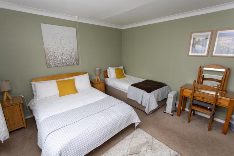 Standard Triple room