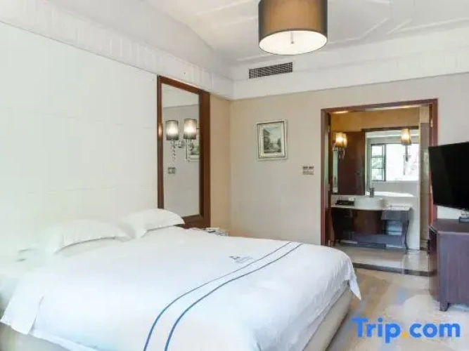 Suite with garden view