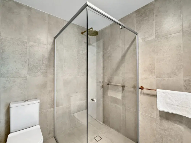Deluxe 3-bed Unit With Views