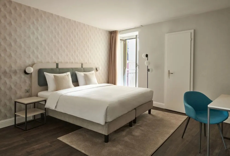 Vista Lakefront Boutique Hotel