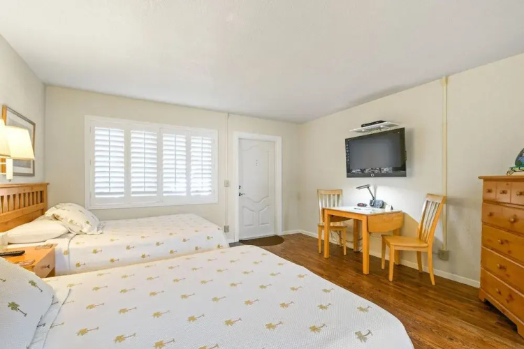 Tequesta Palms Inn