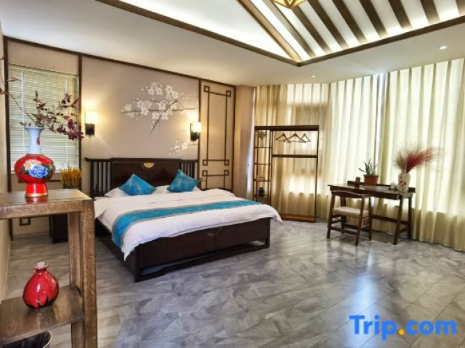 3 Bedrooms Villa with courtyard view