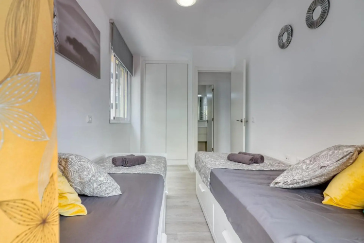 Cozy 3-bedrooms flat, main square and beachfront
