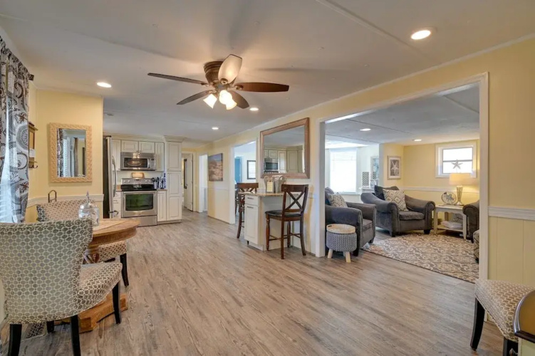 Walk to Ocean: Surfside Beach Home w/ Pool Access