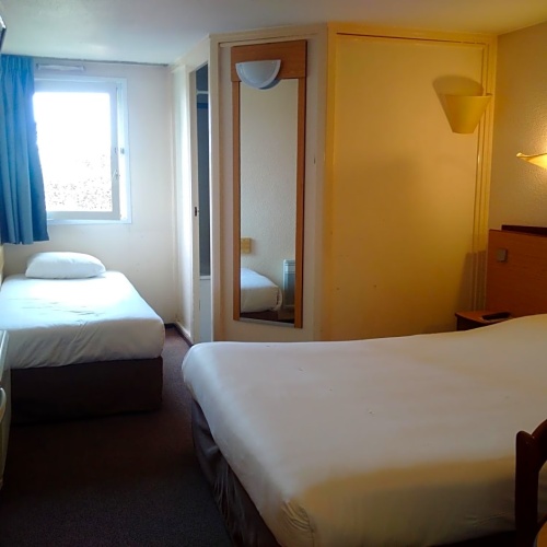 Standard Triple room