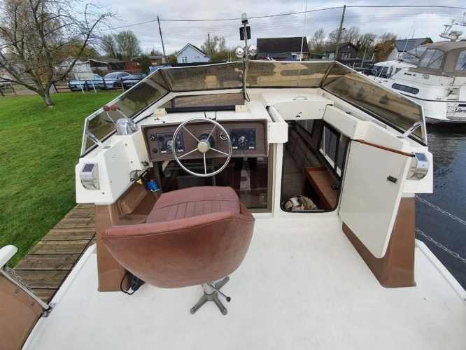 Houseboat Lynx