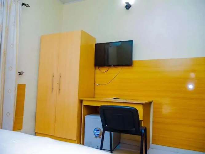 E- Exclusive Hotel