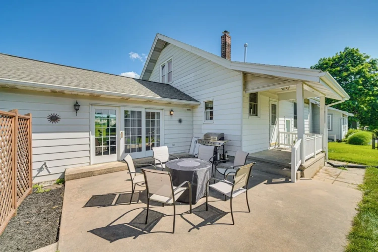 4 Bedrooms Cottage
