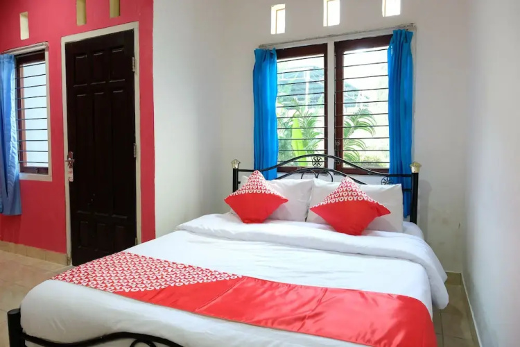 OYO 1151 Ww House