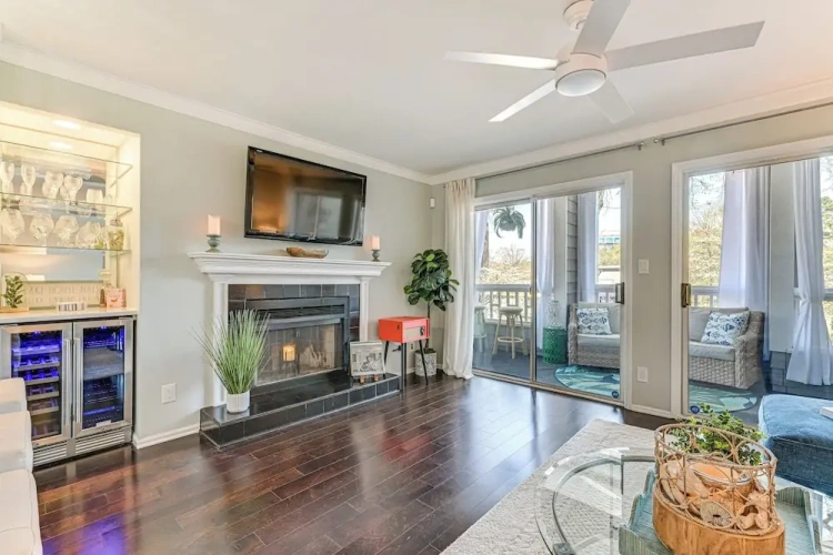 2 Bedrooms Apartment