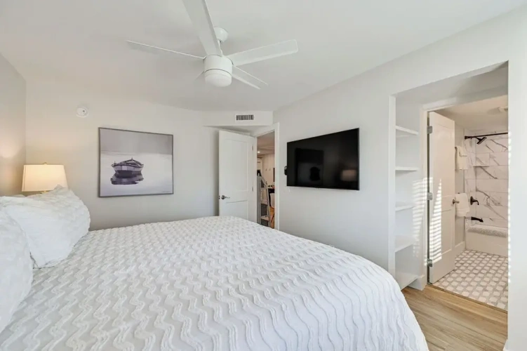 2 Bedrooms Apartment