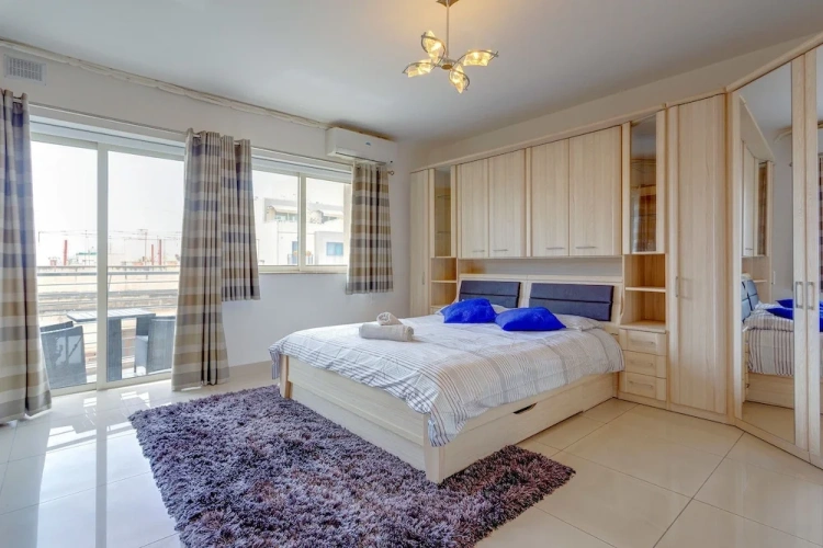 1 Bedroom Apartment
