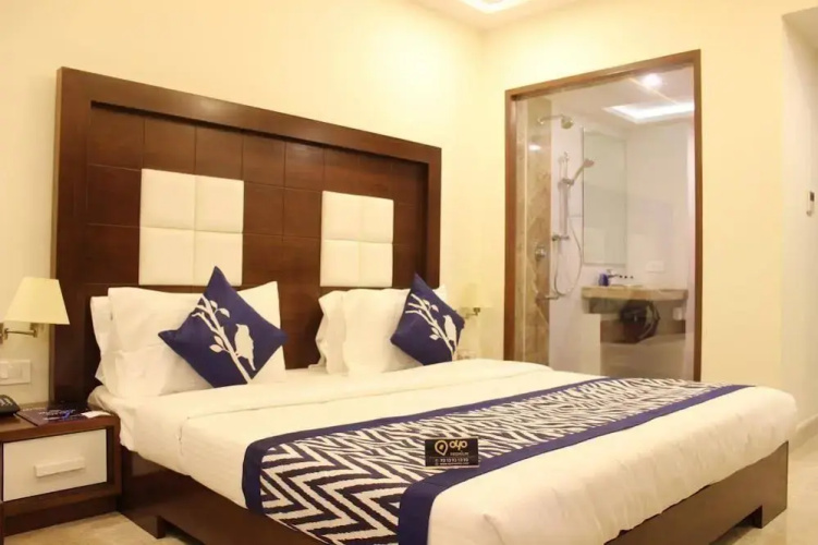 OYO Premium MG Road Trinity