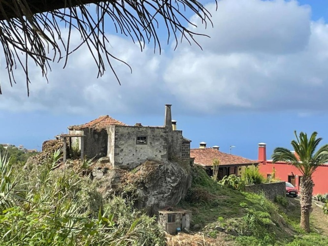 2 Bedrooms Villa