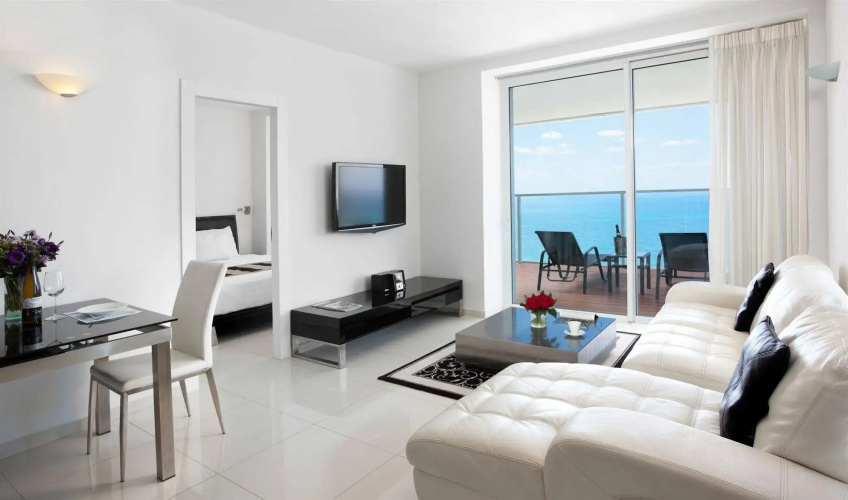 Island Luxurious Suites Hotel