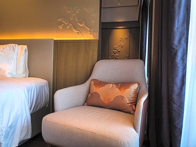 Deluxe Double room with city view