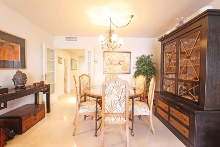 1105 beachfront apartment golden mile marbella