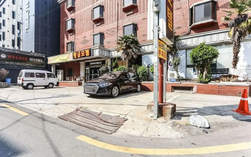 Busan Daeyeondong Hwanggeum