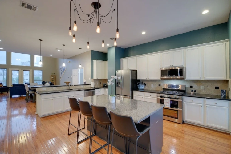 3 Bedrooms Apartment