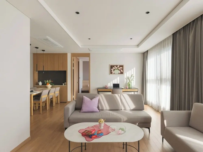 2 Bedrooms Standard Family room with balcony