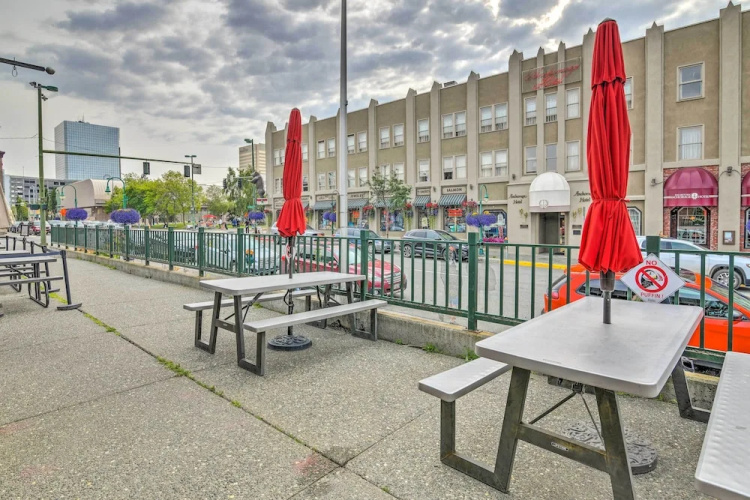 Modern Downtown Apt - Walk to Parks + Cafes!