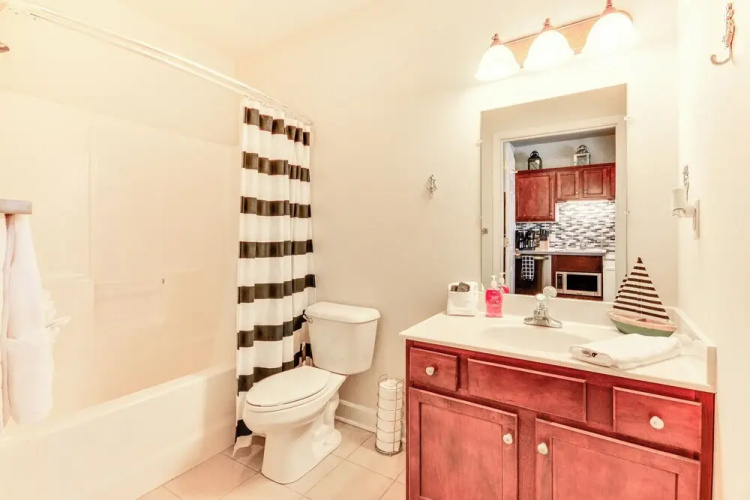 Pool & Lake Access: Mariners Landing Resort Studio