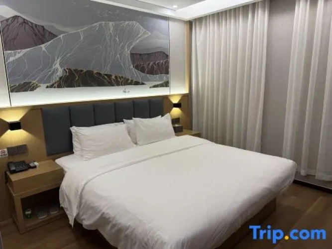 Standard Double room with street view