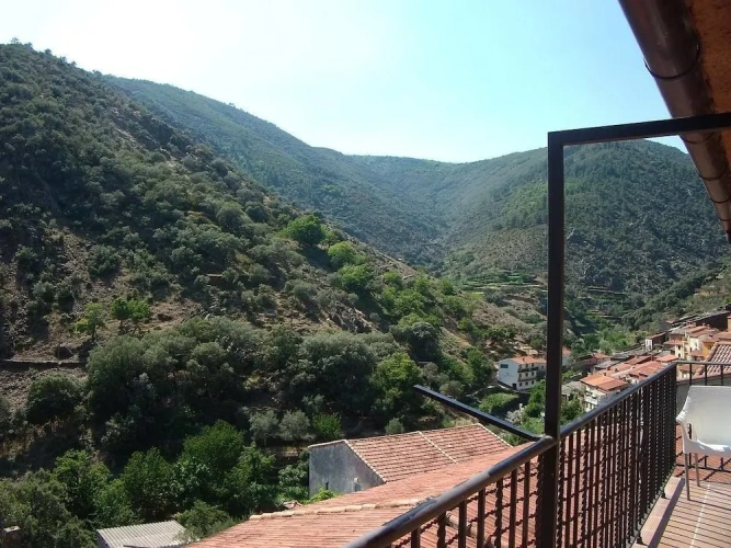 Studio with balcony and with mountain view