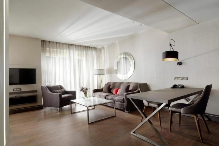 Holiday Suites
