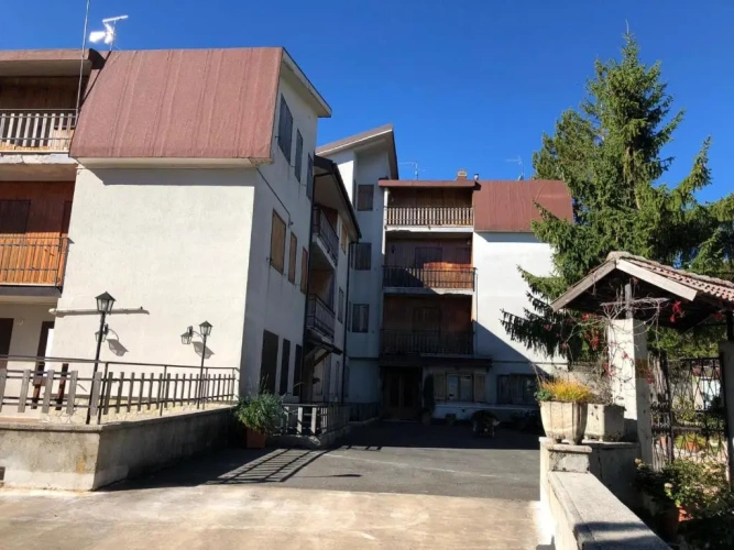 2 Bedrooms Cottage