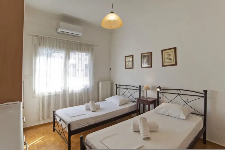 Baroness Apartment in Piraeus