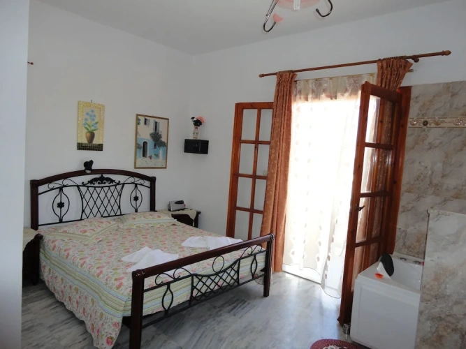 Economy Basement Studio with balcony and with garden view