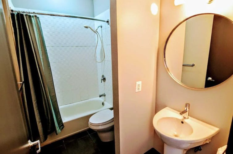 1123 Northwest Apartment #1068 - 7 Br Apts