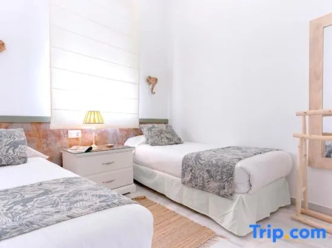 4 Bedrooms Apartment
