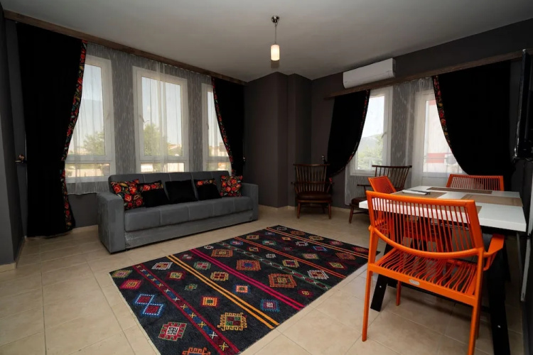 Esquire Hotel & Lounge
