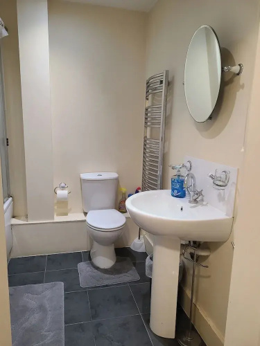 1 Bed Flat - Sleeps 4 - Parking - Wifi