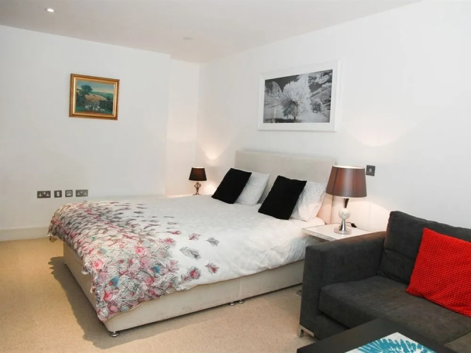 11 Tottenham Mews