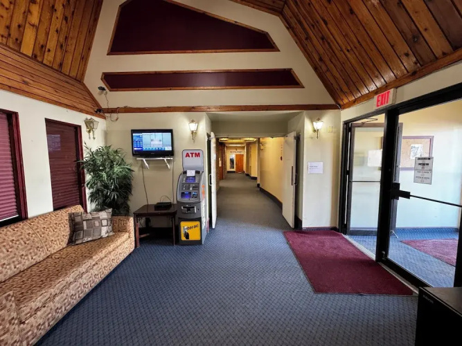 Zero-100 Motor Inn