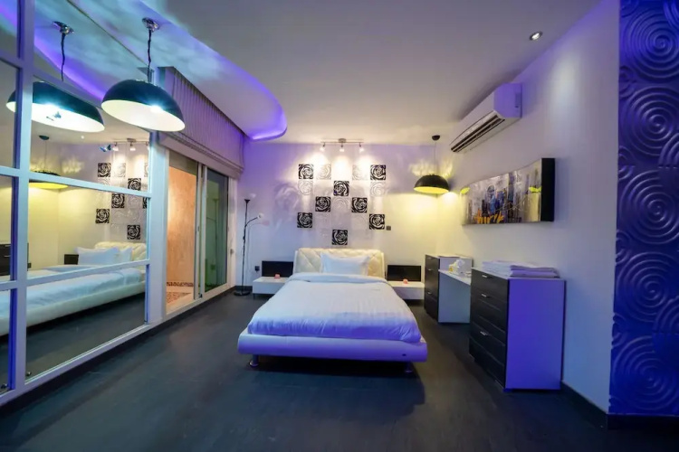 Luxury Three bedroom Apt Al Yasmin