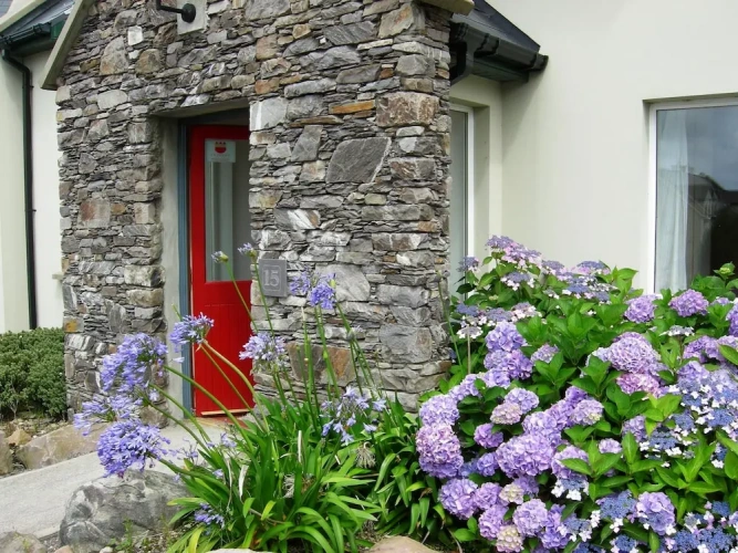 4 Bedrooms Cottage