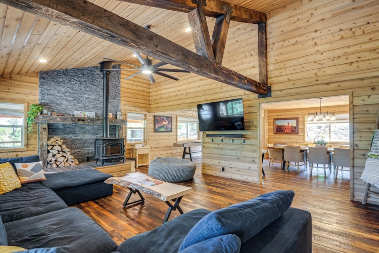 4 Bedrooms Cottage
