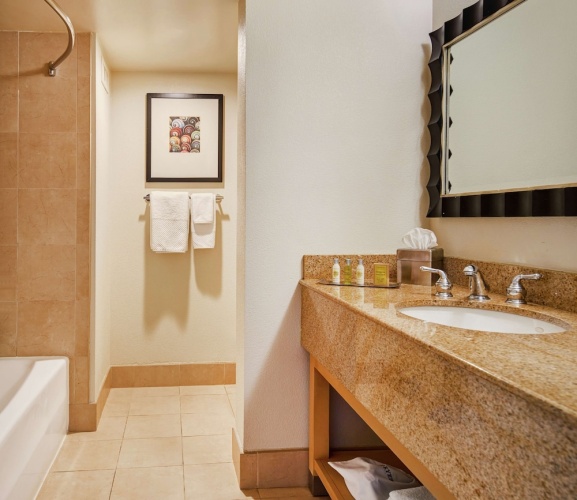 DoubleTree by Hilton Hotel Berkeley Marina photo 9
