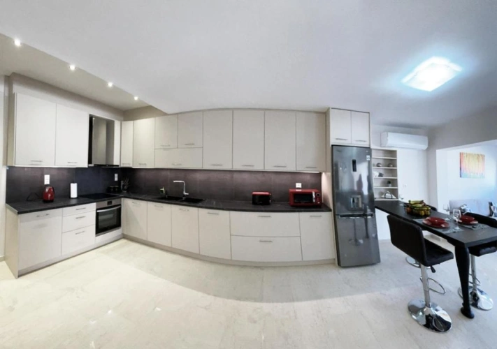 3 Bedrooms Apartment