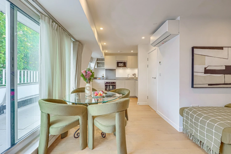 2 Bedrooms Apartment