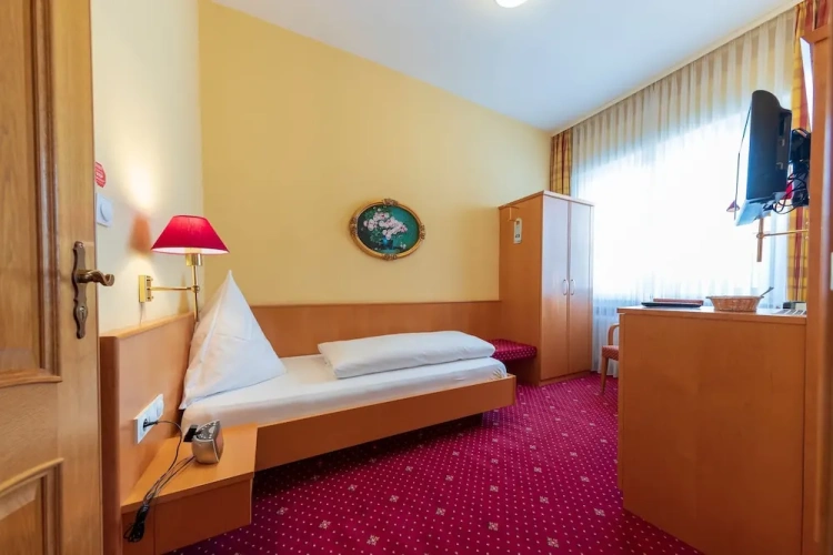 Deluxe Single room