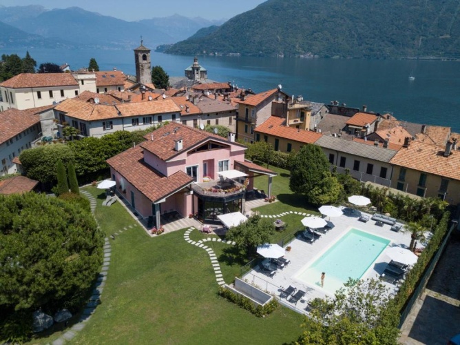 Standard Double room with pool view