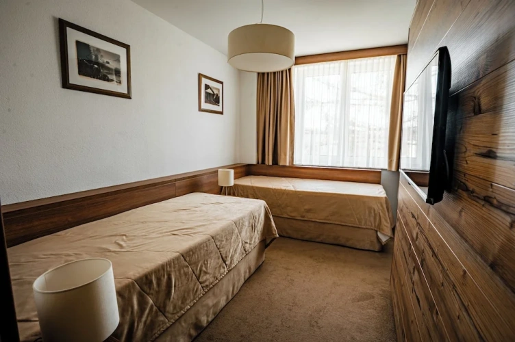2 Bedrooms Family Suite with mountain view